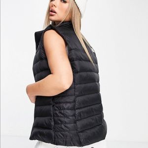 The North Face Aconcagua 550 down vest in black, SIZE LARGE